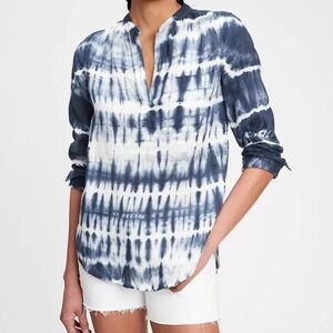 GAP Tie-Dye Linen Popover Top in Navy Blue Tie Dye